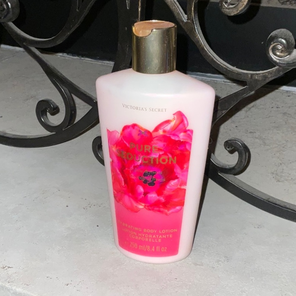 Victoria’s Secret pure Seduction body lotion 8.4 oz